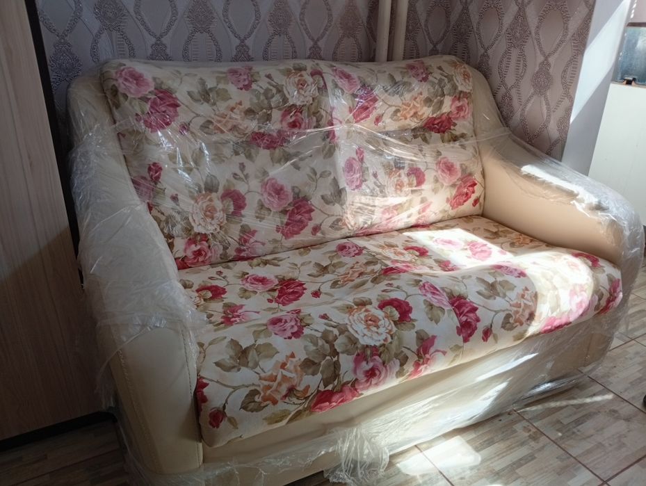 Продавам нов диван