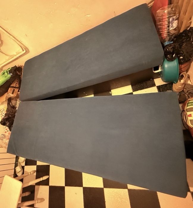 Продам диван 12000,торг уместен