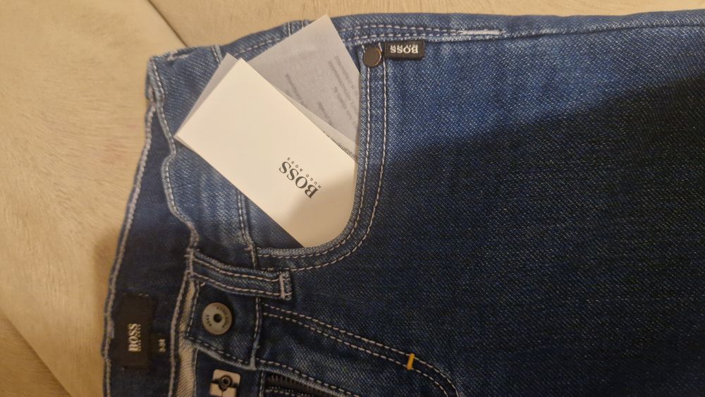 Blugi scurti marca Hugo Boss, 3-4 ani