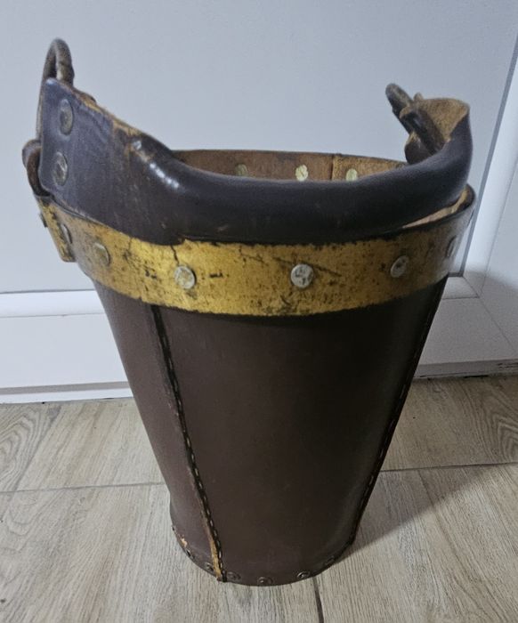 Găleată spaniolă de foc sau coș de gunoi