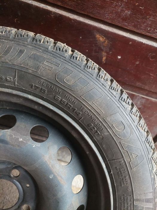 4бр зимни гуми с джанти 175/65 R14 – Renault Clio