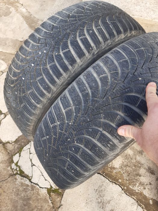 Vând anvelope de iarnă GOODYEAR  UltraGRIP 205/60 R16 500lei