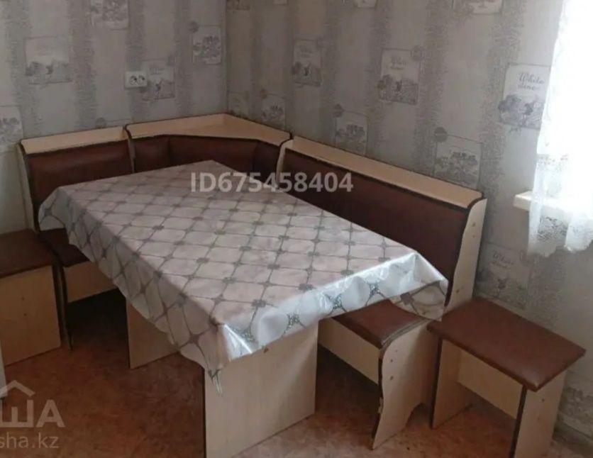 Продам стол со стульями и угловым