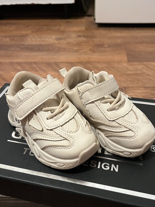 Осенние кроссовки для малышей