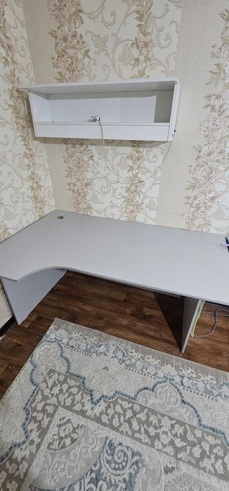 Большой стол светло серый