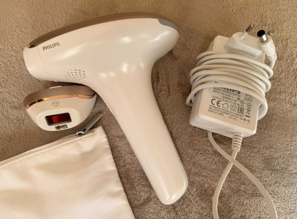 Aparat epilat Philips Lumea IPL 7000 SC1997/00, ca nou, cu husă și accesorii