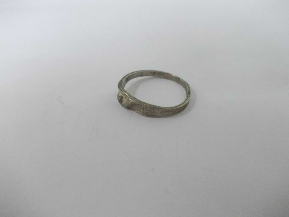 Inel vechi din argint cu piatra alba (18)