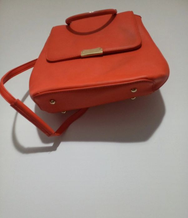 Geanta fete stare perfecta ca noua
- latimea 30 cm
- inaltimea 30 cm
Dispune de buzunar interior cu fermoar