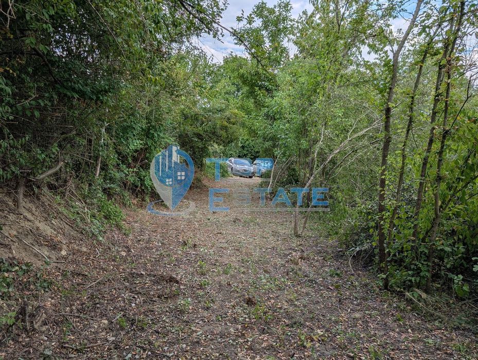 Вила във вилната зона на село Леденик