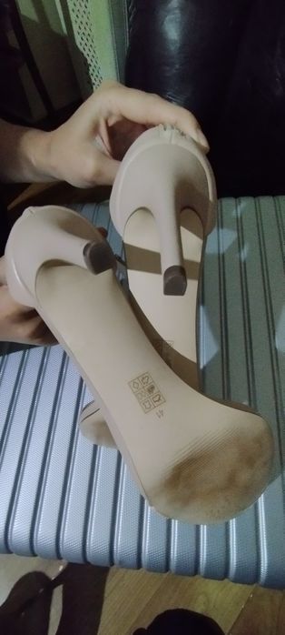 Продам босоножки