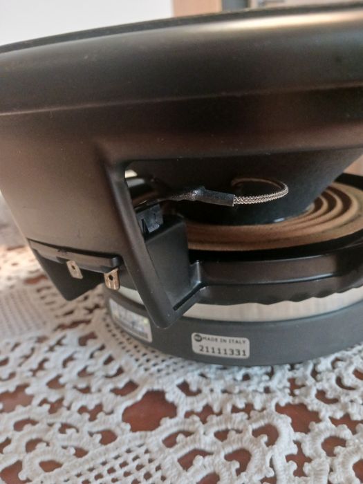 Difuzoare RCF 400 vati 12 toli ca noi și folosesc și în boxe Himax  nu trimit pentru ca sint grele nu risc se dau cu proba