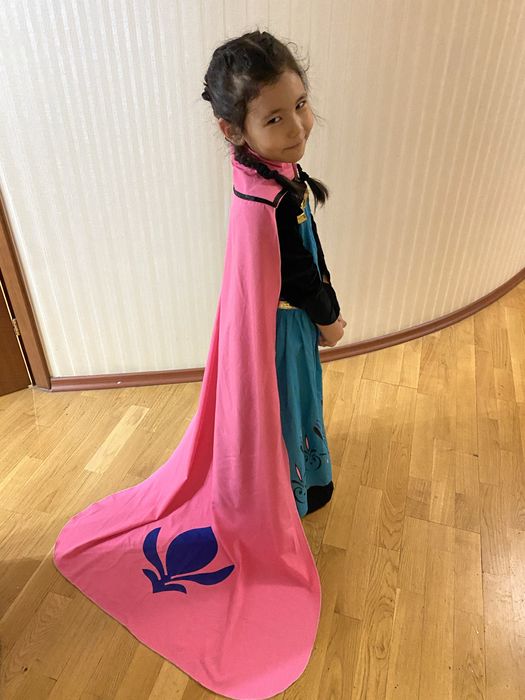 Платье Анны и Эльзы из Холодного Сердца.