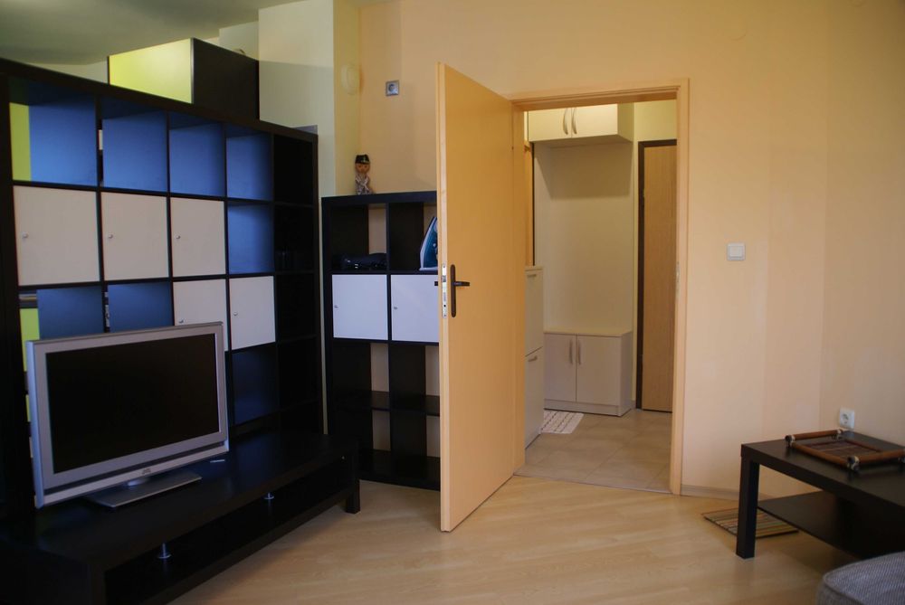 Дава се под наем Двустаен апартамент в Варна, Център - 60 кв.м за 498.27 € - Снимка #17