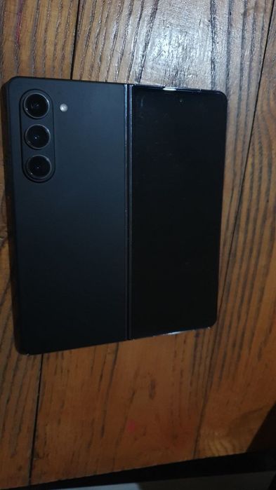 Samsung Z FOLD 5.  12/512