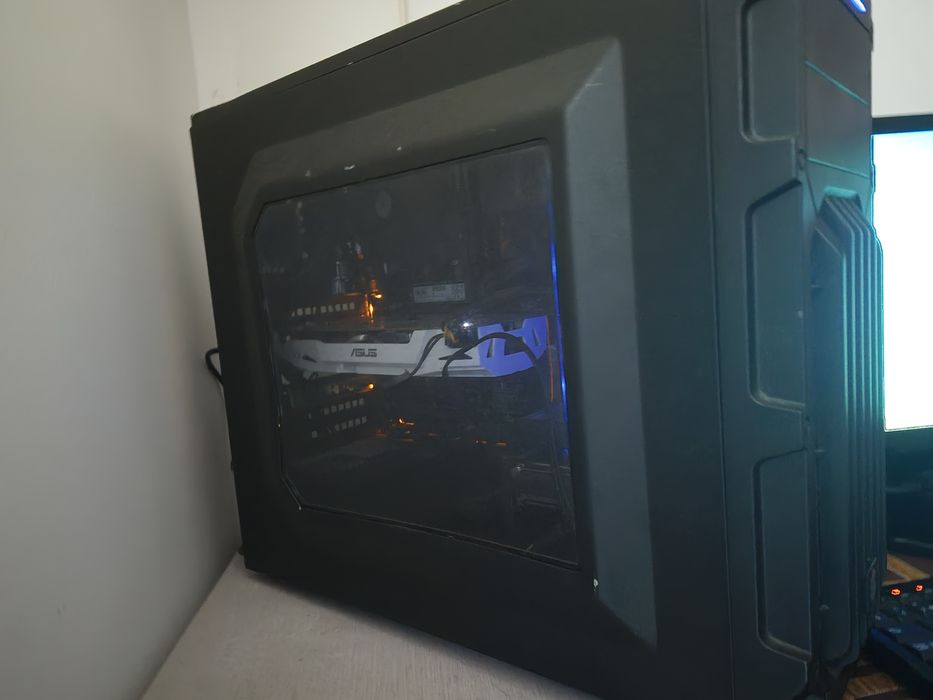 Vând unitate pc i7 -7700 cup.3,60 GHZ