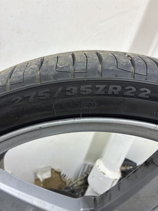 Продам диски с резиной R22
