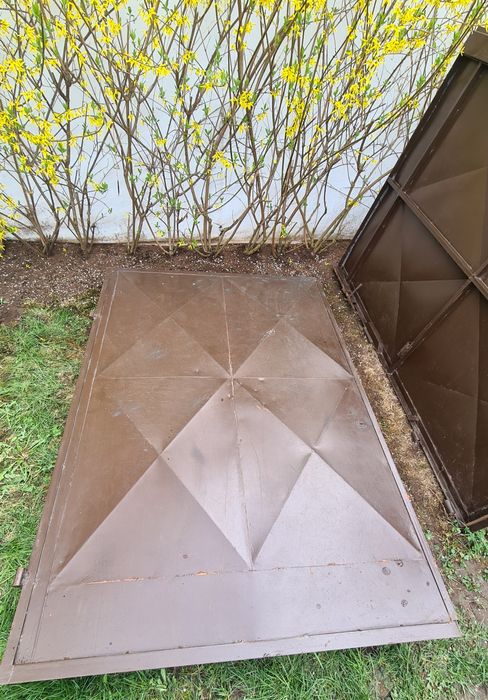 Метални гаражни врати