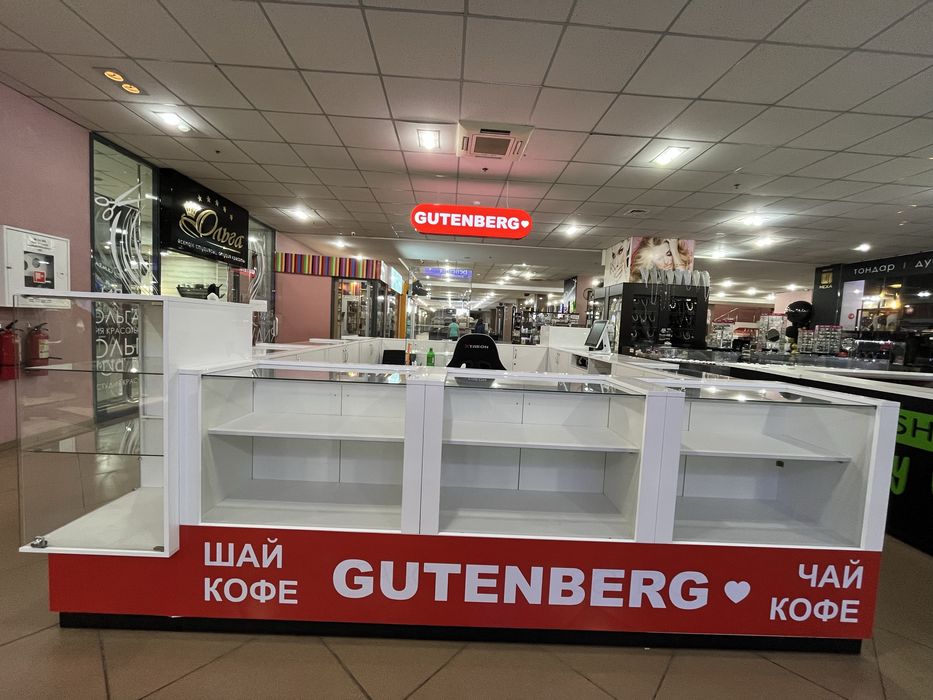 Продам витрины (островок 13,86м2)
