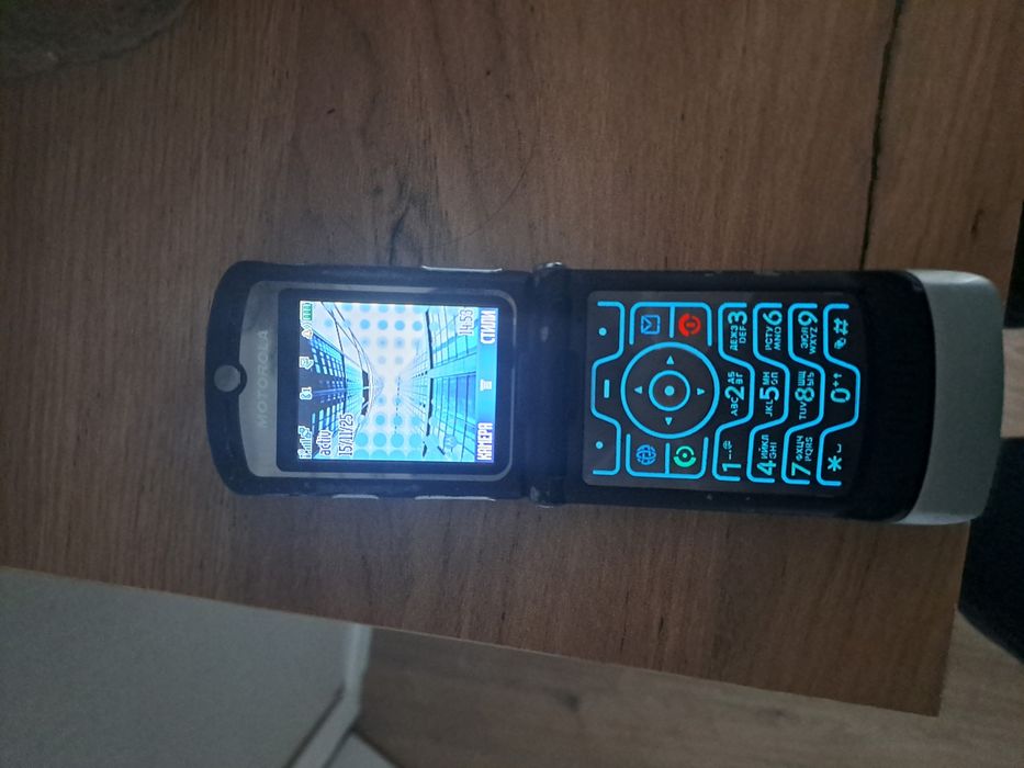 Сотовый телефон Motorola V3i