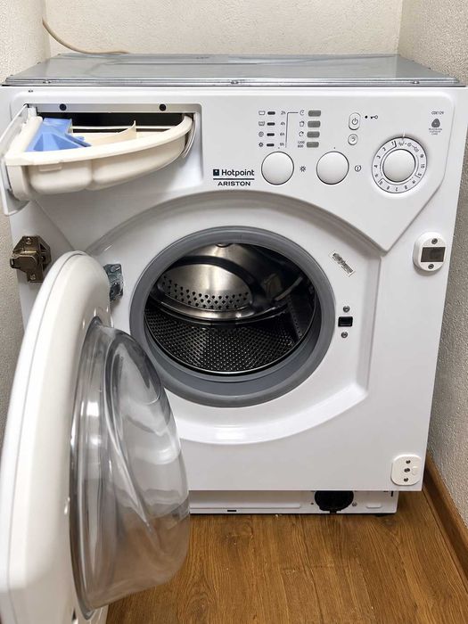 Вградена пералня със сушилня Hotpoint-Ariston CDE 129