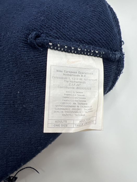 Vând căciulă Nike total 90