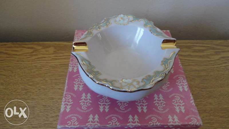 Ваза, свещник и пепелник от розов порцелан