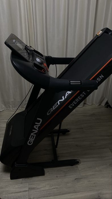 Срочно продам беговую дорожку Genau Everest D900SN