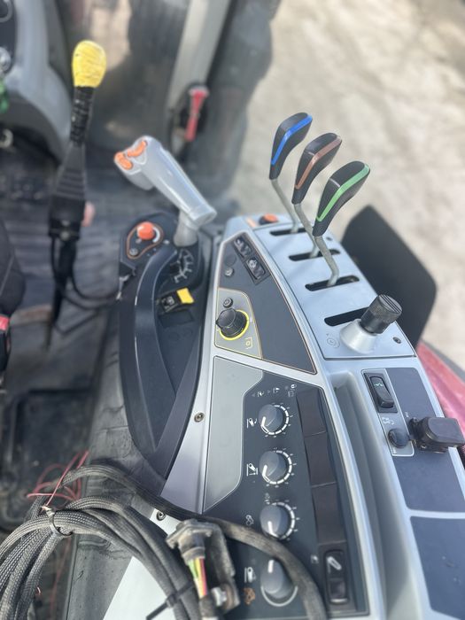 Tractor Valtra N124H