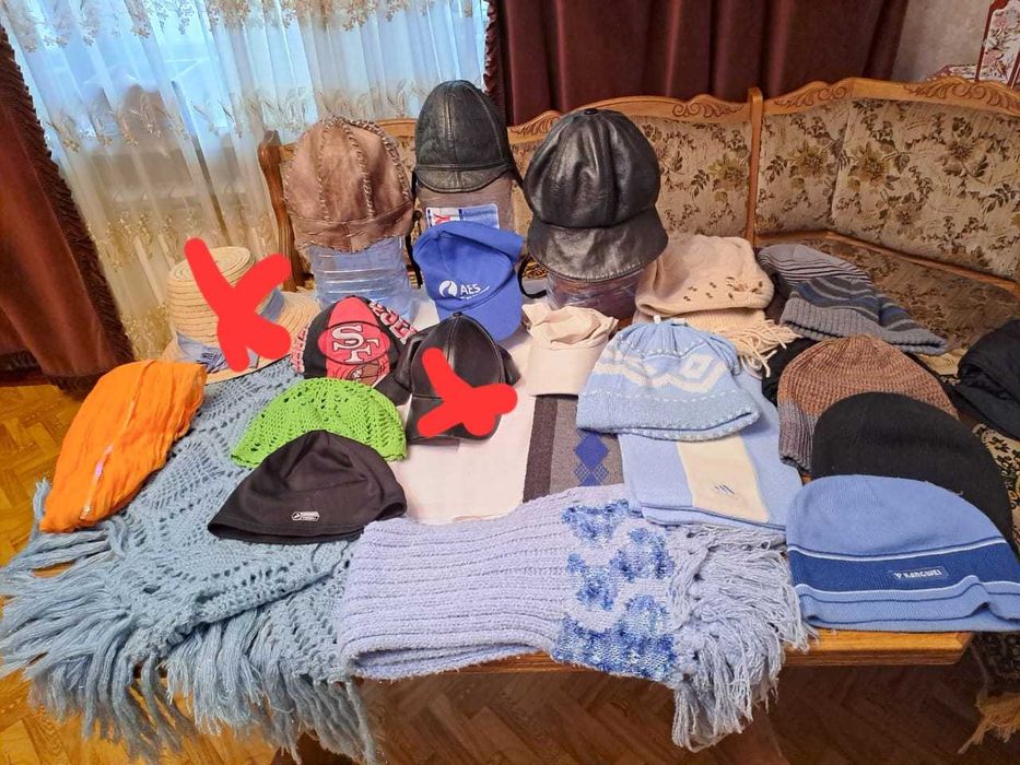 Шапки ,шарфы,шаль и другое