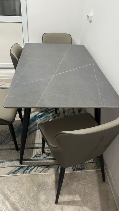 Срочно продам стол со стульями