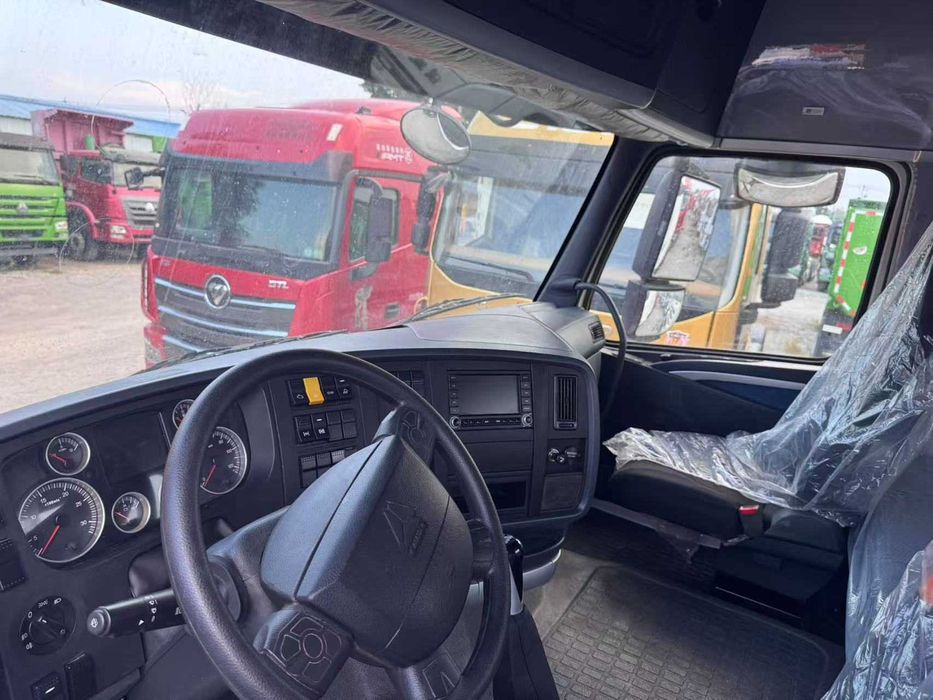 Howo T7H 540HP трактор