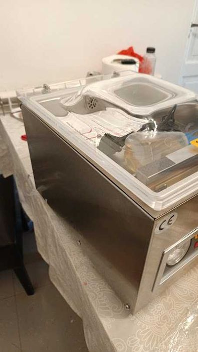 MASINA de vidat aparat de  vacuum sigilat nou nefolosita Italia 1260w