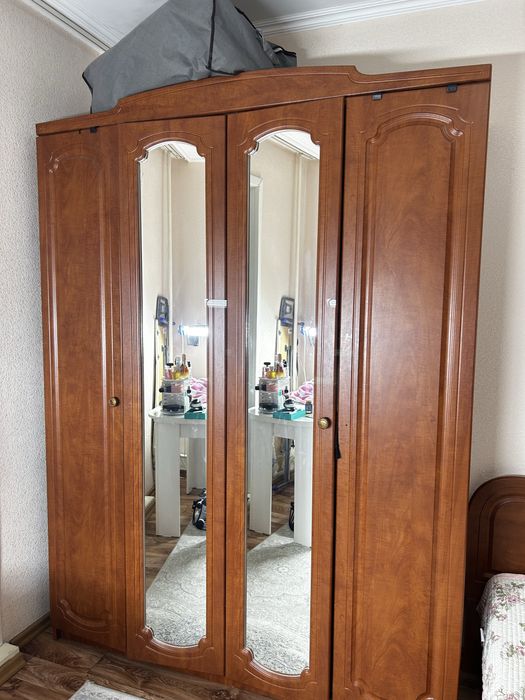 Продам спальный гарнитур