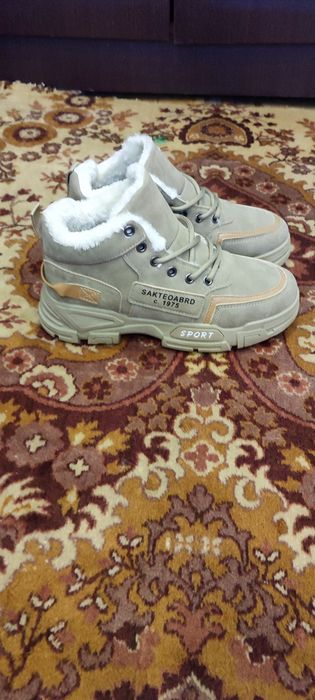 Продам зимние ботинки