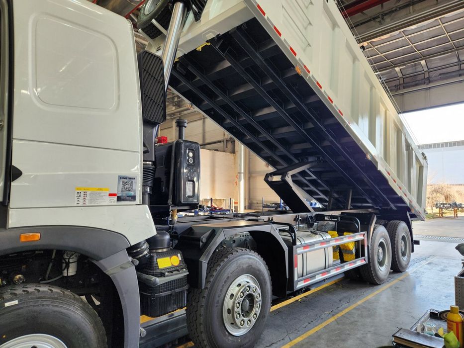 Самосвал HOWO-T7S 8x4 - 32 т / 26 куб.м Sunhunk