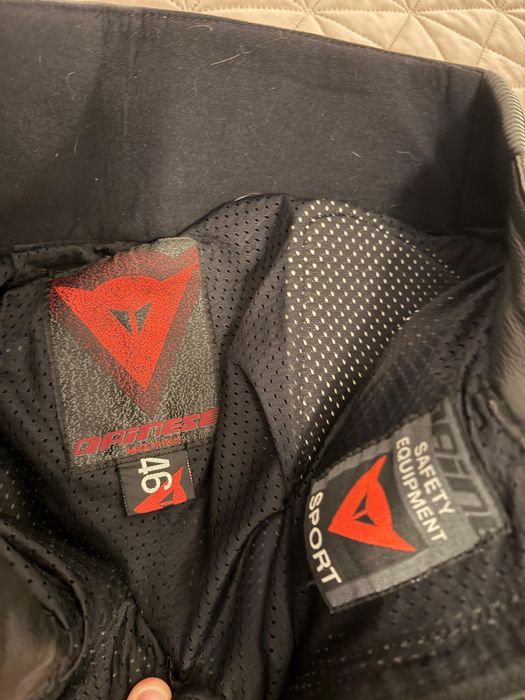 Pantaloni moto piele Dainese 46 cu protectii sold, genunvhi si tibie incluse
