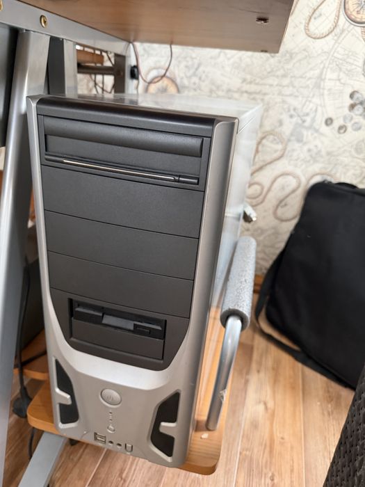 Компьютер, компьютерный столик, принтер