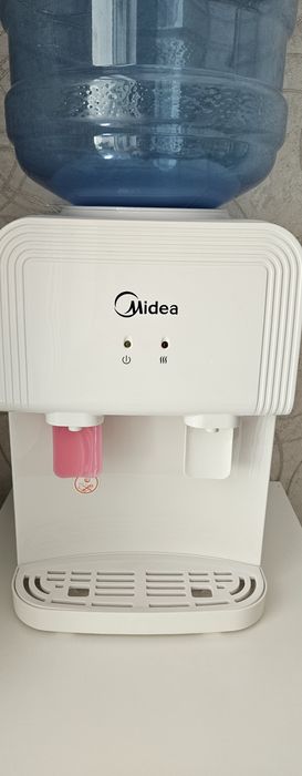 Диспансер Midea.