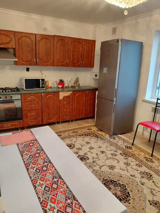 Үш бөлмелі пәтер жалға беріледі