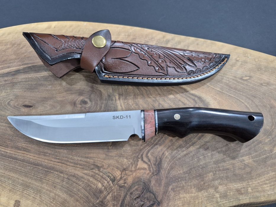 Ловен нож с кожена кания LN404