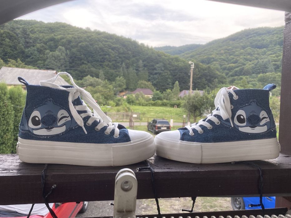 Vand urgent !!Tenesi stitch marimea 37