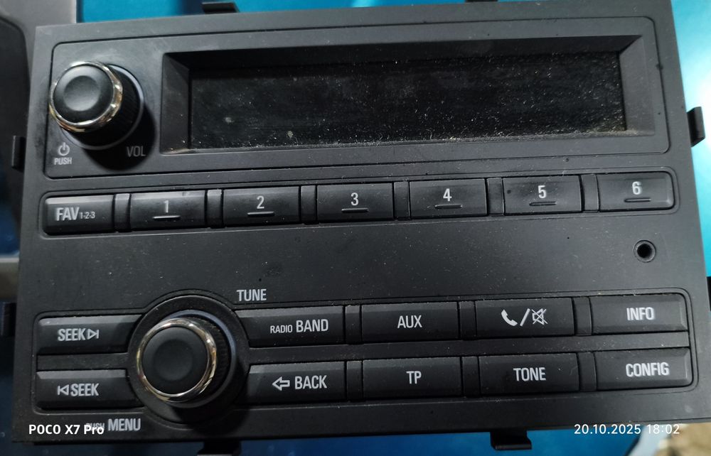 Продам оригинальную автомагнитолу