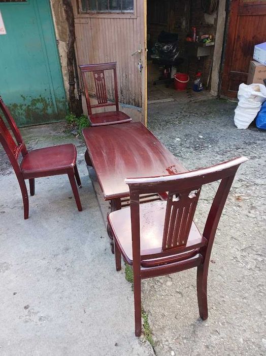 Продавам дървена холска маса