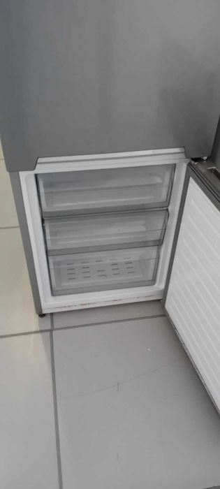 Хладилник VOX KK 3300 SF, 1 година гаранция
