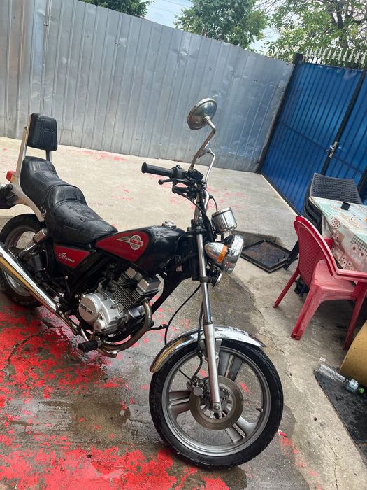 Motocicletă Daelim VC 125 advence 1997.Miic defecte estetice.Motocicleta nu are nevoie de investiții inafara de consumabile.Kit de lanț aproape nou