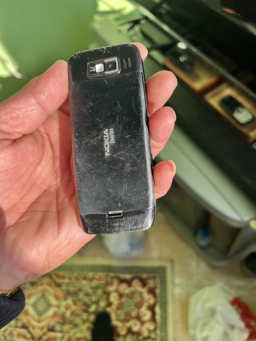 Nokia e72 с зарядно