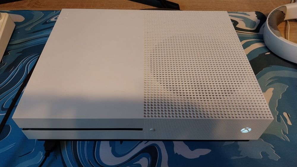 XBox One S 1TB + controler + 5 jocuri