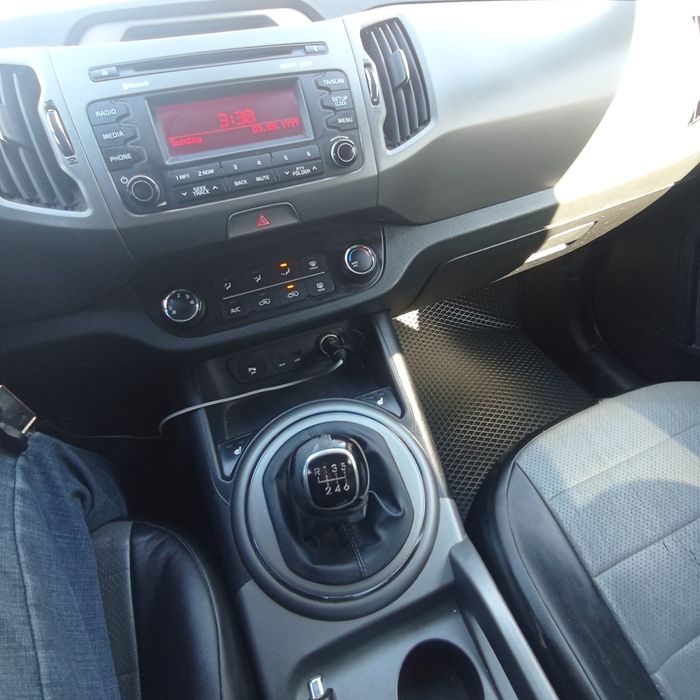 Автомобиль киа спортейж