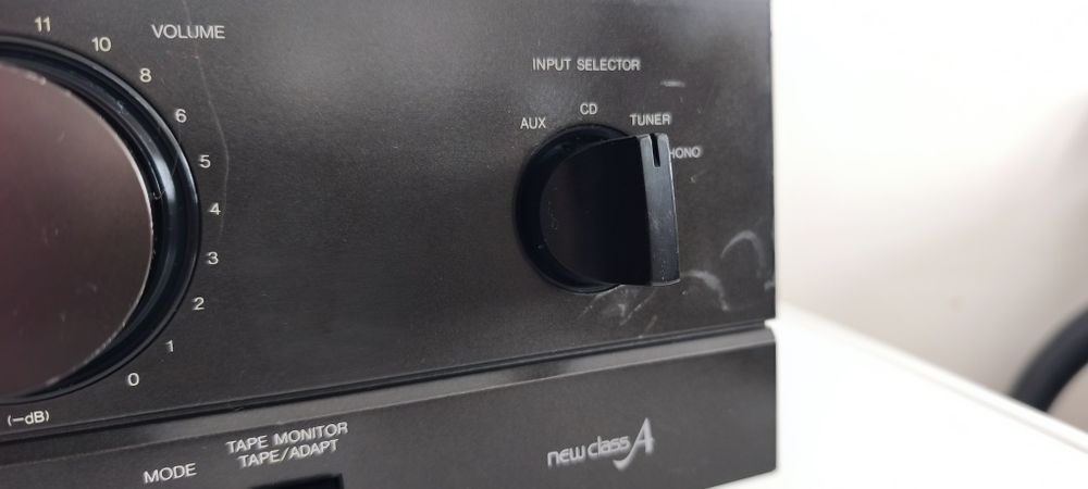 Стерео усилвател TECHNICS SU-VZ22
new class A

Стерео интегриран усилвател.  
Външен вид приличен.
Лицев панел с драскотини. 
Технически работи идеалн