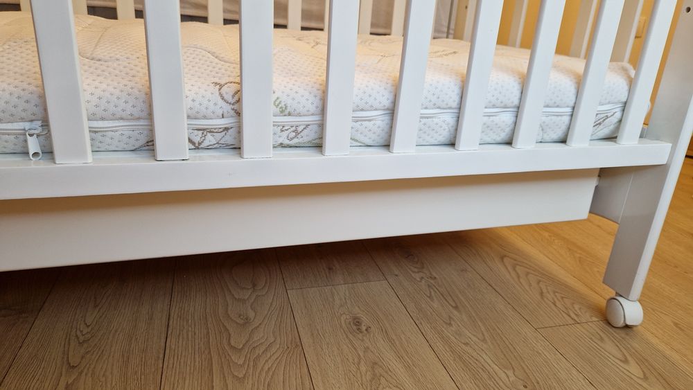 Бебешка дървена кошара + матрак